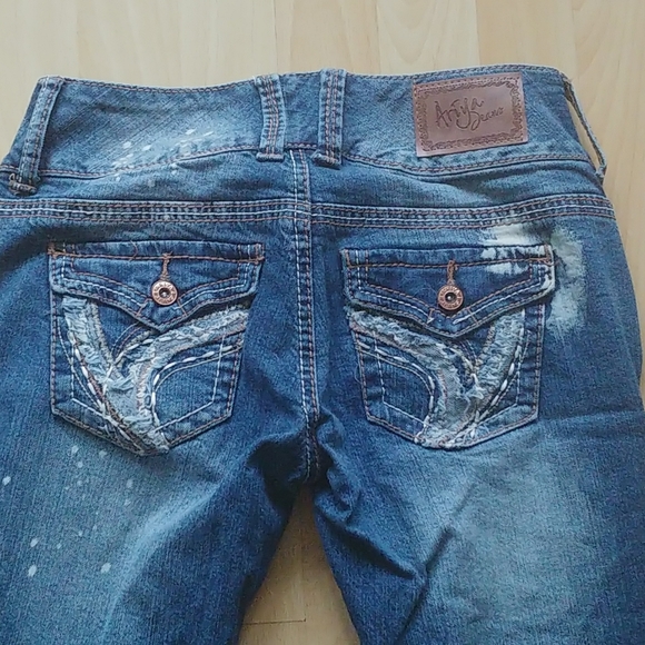 Low-rise flare wash jeans - Picture 3 of 4